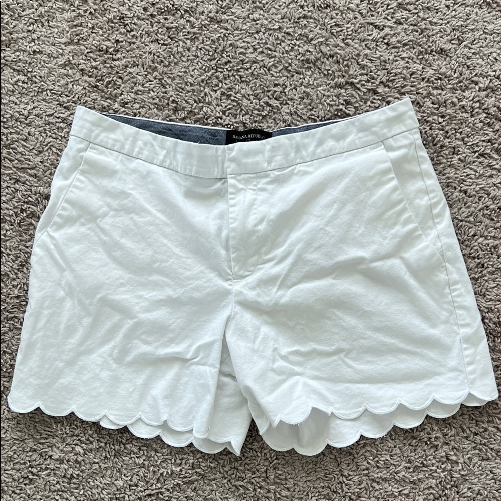 Banana Republic White Scalloped Hem Cotton Shorts